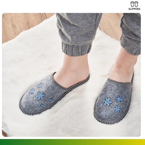 Klapki damskie Slippers pantofle domowe
