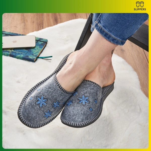Klapki damskie Slippers pantofle domowe