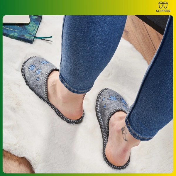 Klapki damskie Slippers pantofle domowe